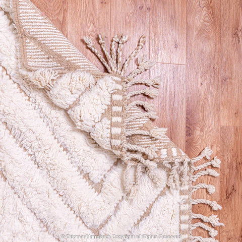 Beige Natural Wool Plush Rug with Diamond Shapes Beige Natural Wool Plush Rug with Diamond Shapes