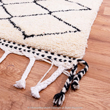 Load image into Gallery viewer, Timeless Moroccan Wool Rug with Black Diamond Lattice Design