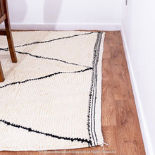 Load image into Gallery viewer, Bohemian Beni Ourain Moroccan Wool Rug – Simple Black and White Diamond Lattice Design