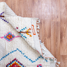 Load image into Gallery viewer, White Moroccan Wool Rug with Colorful Diamond and Desert Motifs