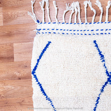 Load image into Gallery viewer, White Beni Ourain Moroccan Wool Rug with Blue Diamond Lattice Pattern