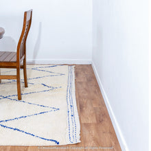 Load image into Gallery viewer, White Beni Ourain Moroccan Wool Rug with Blue Diamond Lattice Pattern