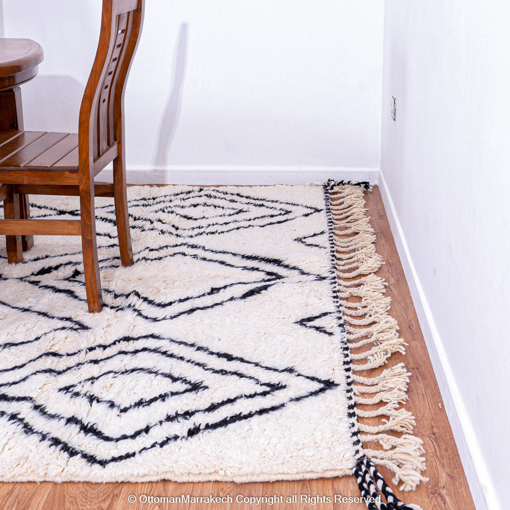 Bold Diamond Moroccan Wool Rug with Geometric Berber Design