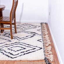 Load image into Gallery viewer, Bold Diamond Moroccan Wool Rug with Geometric Berber Design