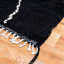 Load image into Gallery viewer, Moroccan Kilim Rug: Bohemian Flair in Modern Spaces