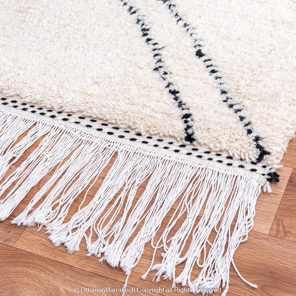 Moroccan Flatweave Rug: Lightweight and Versatile Design