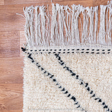 Load image into Gallery viewer, Moroccan Flatweave Rug: Lightweight and Versatile Design