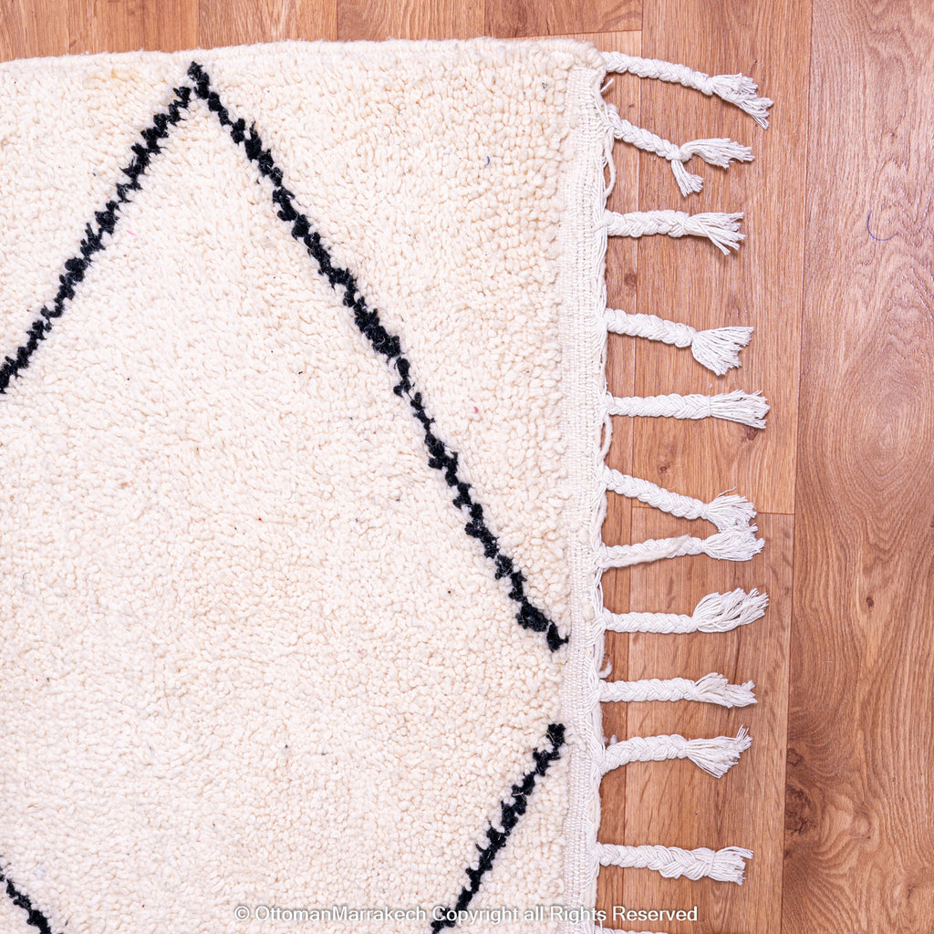 Bohemian Beige Sandstone Diamond Rug – Handwoven with Symmetrical Black Lined Diamond Pattern