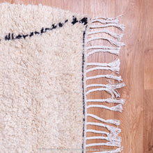 Load image into Gallery viewer, Moroccan Wool Area Rug: Softness and Sophistication in Modern Interiors