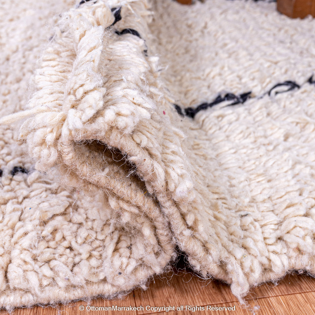 Moroccan Wool Area Rug: Softness and Sophistication in Modern Interiors