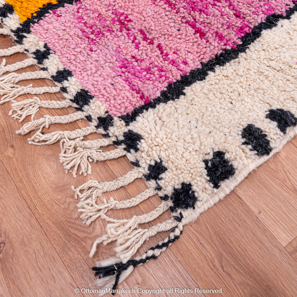 Modern Moroccan Area Rug: Fusion of Tradition and Trend