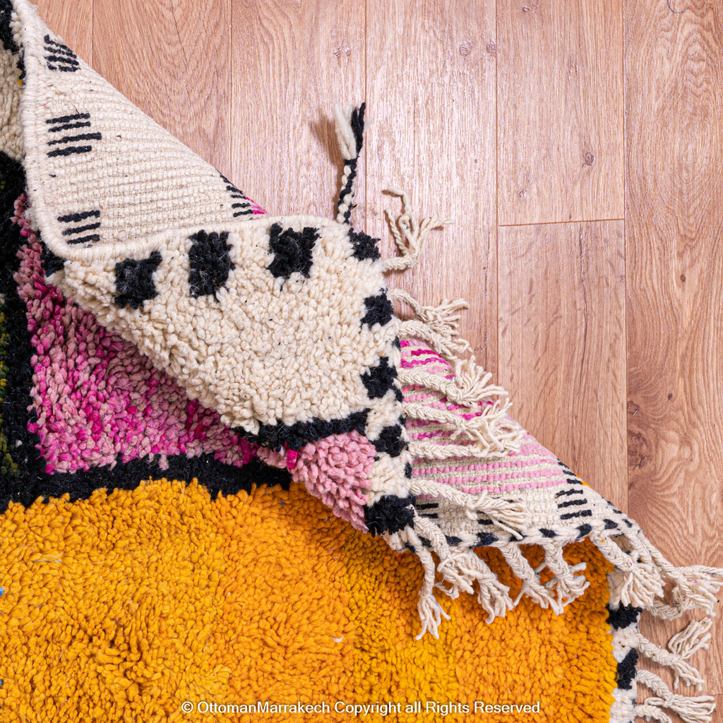 Modern Moroccan Area Rug: Fusion of Tradition and Trend