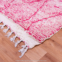 Load image into Gallery viewer, Moroccan Diamond Lavender Pink Rug: Bold Accents for Today&#39;s Interiors