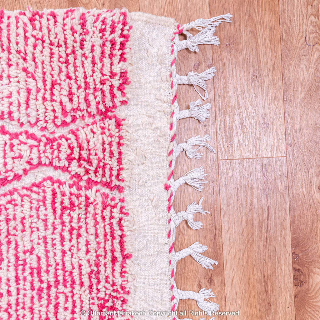 Moroccan Diamond Lavender Pink Rug: Bold Accents for Today's Interiors