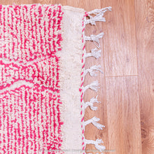 Load image into Gallery viewer, Moroccan Diamond Lavender Pink Rug: Bold Accents for Today&#39;s Interiors