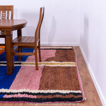 Load image into Gallery viewer, Modern Moroccan Wool Rug: Soft Texture and Luxurious Feel