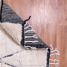 Load image into Gallery viewer, Moroccan Trellis Rug: Classic Design with a Modern Twist