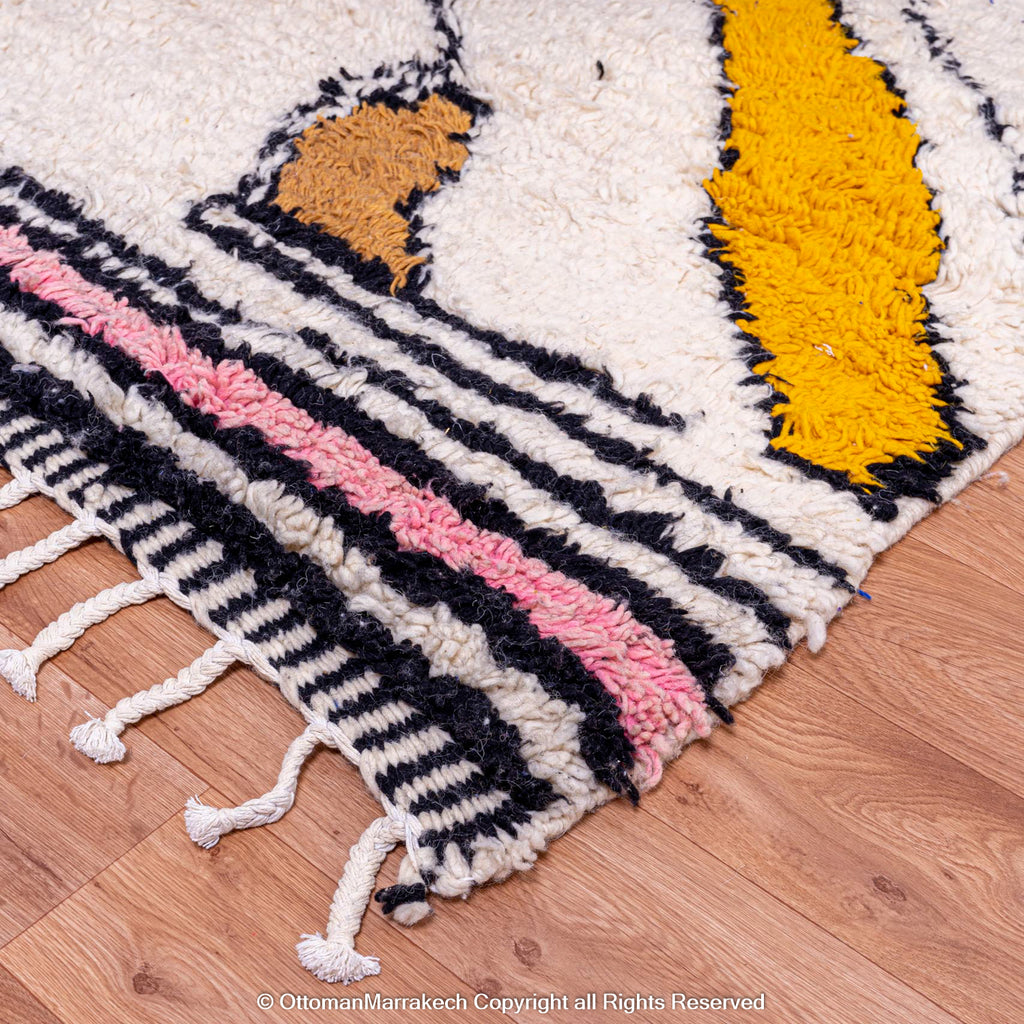 Moroccan Flatweave Rug: Lightweight and Versatile for Any Room