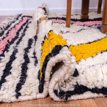 Load image into Gallery viewer, Moroccan Flatweave Rug: Lightweight and Versatile for Any Room