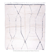 Load image into Gallery viewer, Moroccan Trellis Rug: Classic Design with a Modern Twist