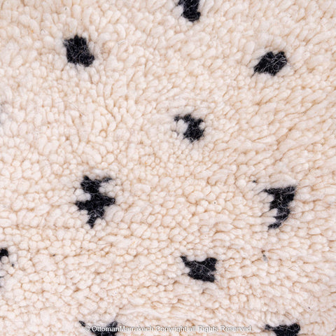 Moroccan Polka Dot Withe Rug: Withe Patterned Rug With Black Dots