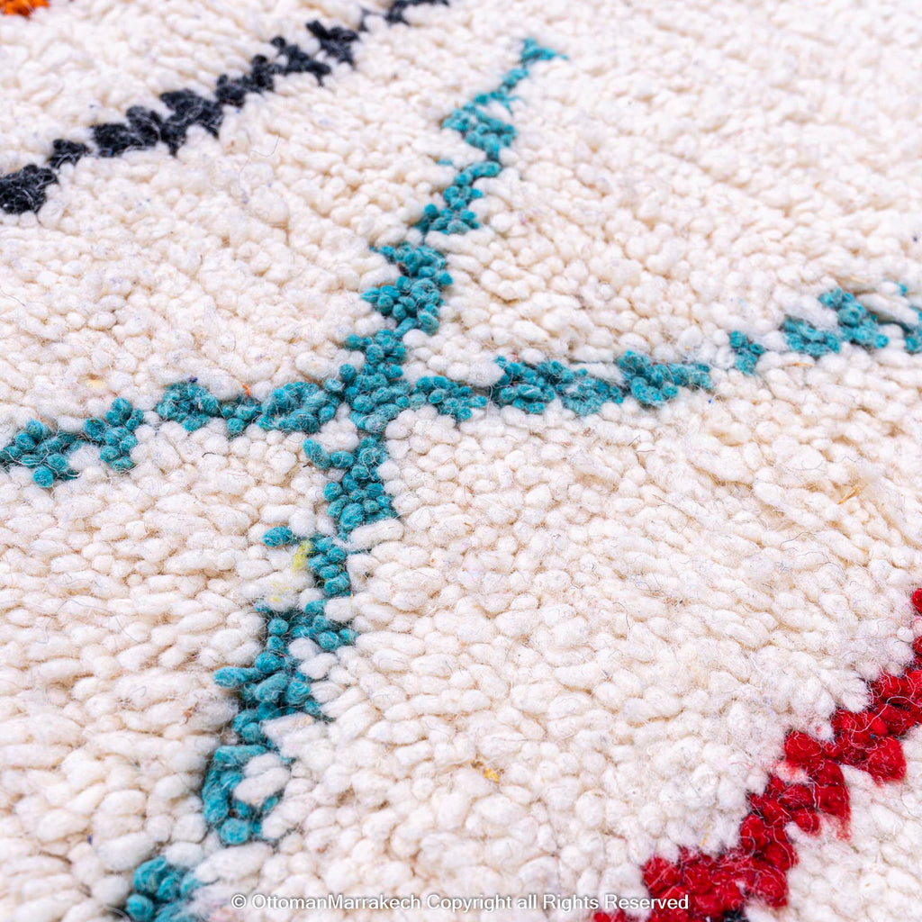 Moroccan Kilim Rug: Artisan Craftsmanship with Global Flair