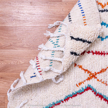 Load image into Gallery viewer, Moroccan Kilim Rug: Artisan Craftsmanship with Global Flair