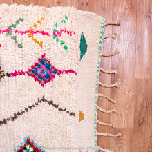 Load image into Gallery viewer, Handcrafted Moroccan Rug: Artisanal Beauty for Any Space