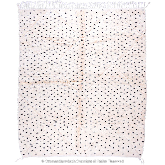 Moroccan Polka Dot Withe Rug: Withe Patterned Rug With Black Dots